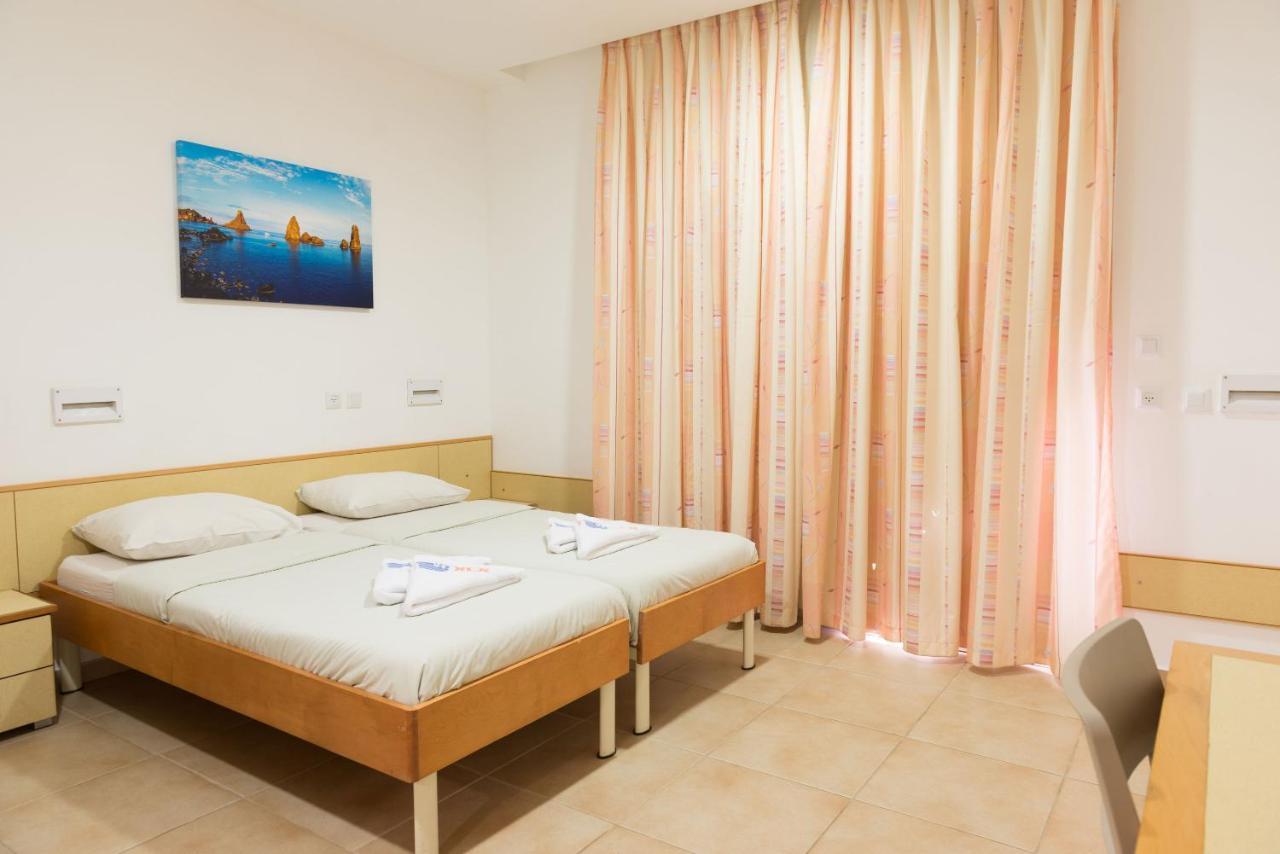 Hi - Ein Gedi Hostel Buitenkant foto