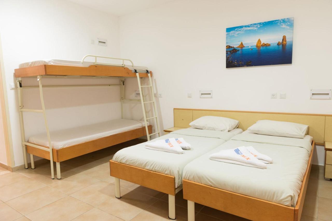 Hi - Ein Gedi Hostel Buitenkant foto
